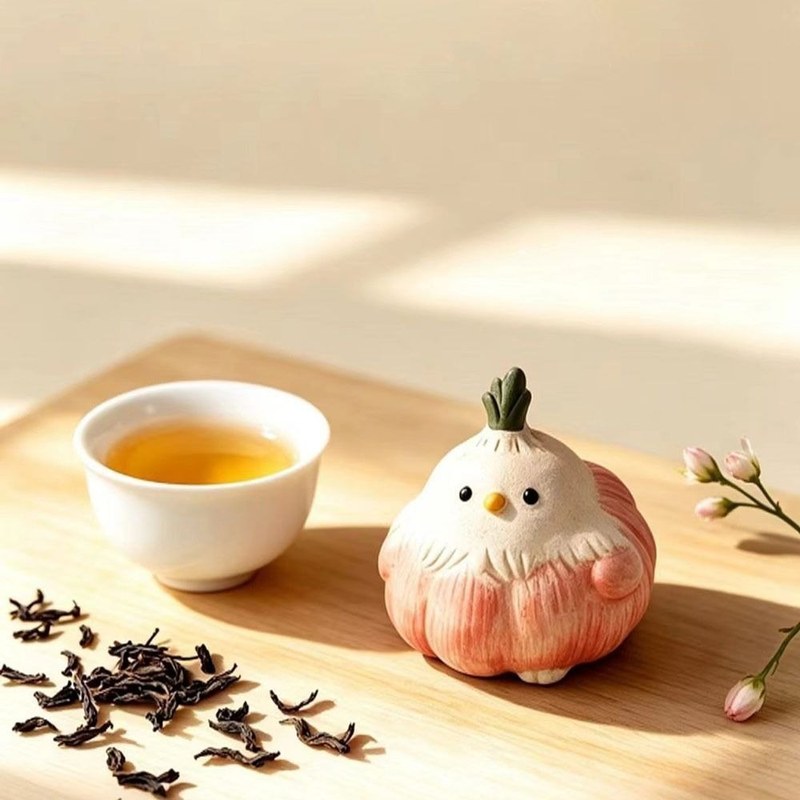 Tea Pet Ornament Creative Garlic Bird Tea Pet Cute Fun Garlic Bird Tea Figurine Small Resin Garlic Bird Handmade Decoration Home Decor
